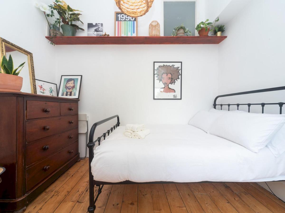 Pass The Keys Rustic And Quirky Flat In Charming Charlton Village Londres Exterior foto