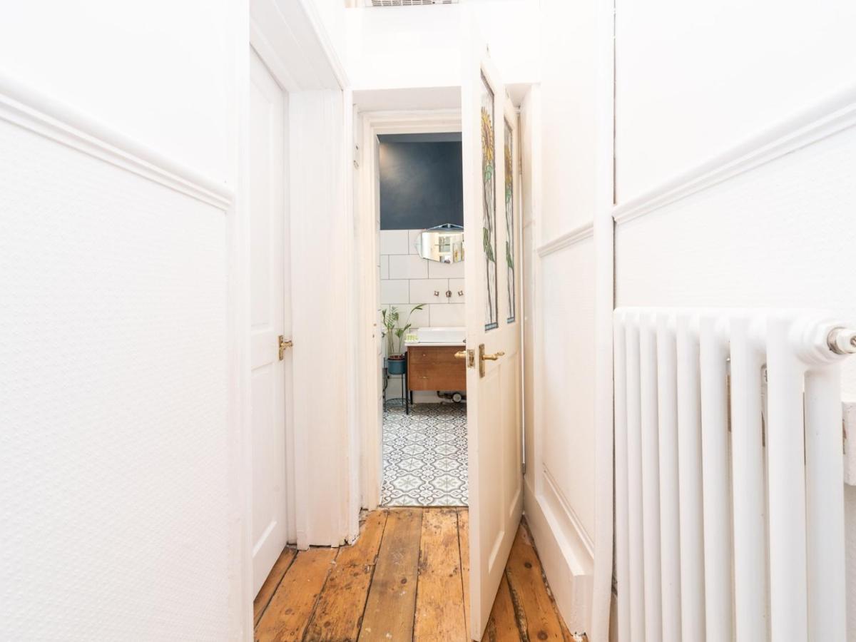 Pass The Keys Rustic And Quirky Flat In Charming Charlton Village Londres Exterior foto