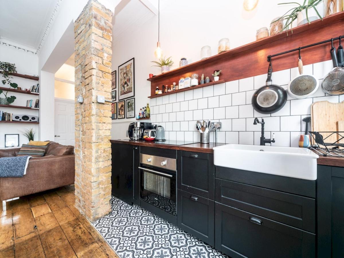 Pass The Keys Rustic And Quirky Flat In Charming Charlton Village Londres Exterior foto