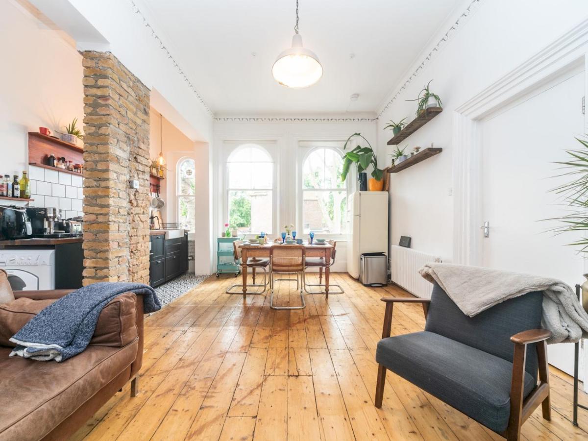 Pass The Keys Rustic And Quirky Flat In Charming Charlton Village Londres Exterior foto