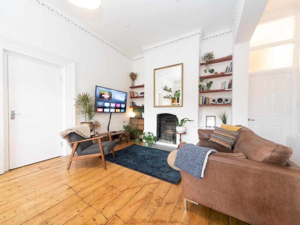 Pass The Keys Rustic And Quirky Flat In Charming Charlton Village Londres Exterior foto