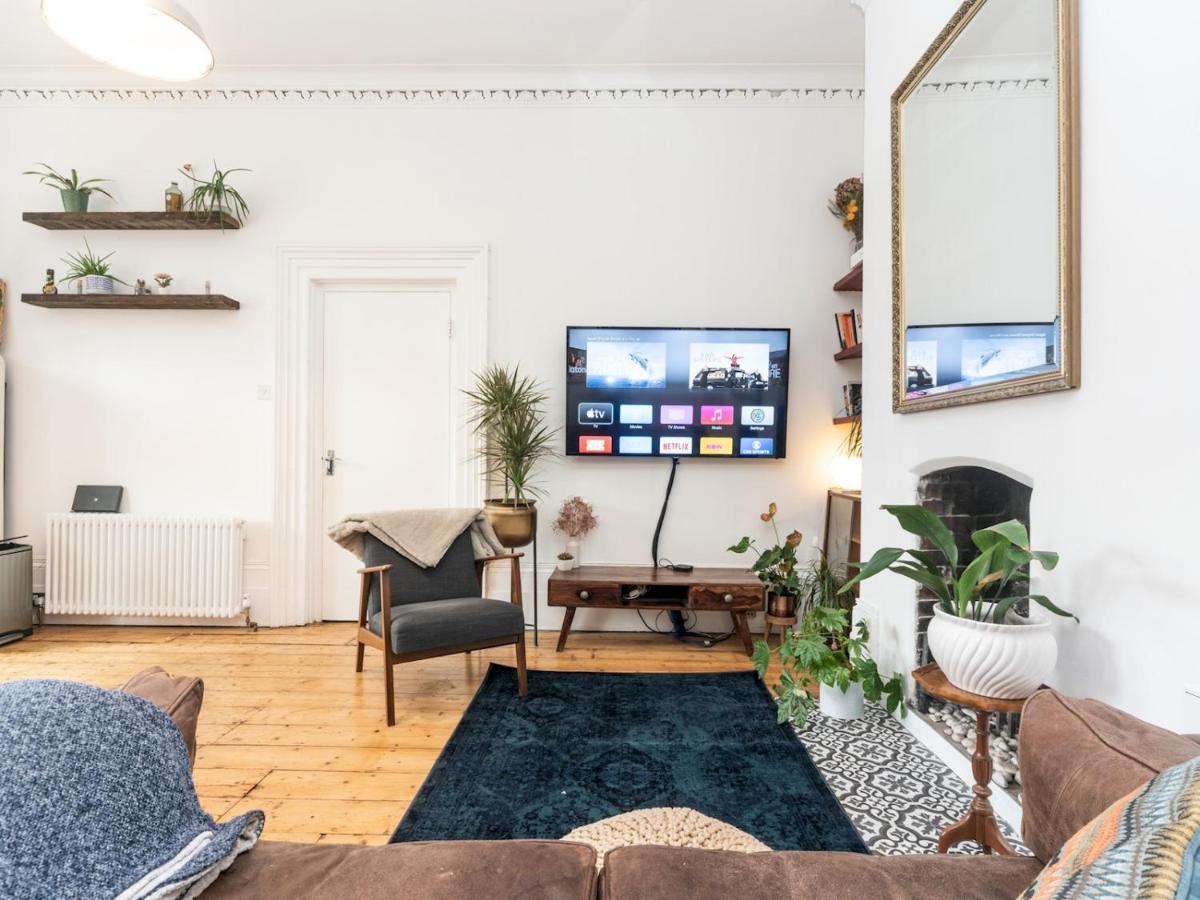 Pass The Keys Rustic And Quirky Flat In Charming Charlton Village Londres Exterior foto