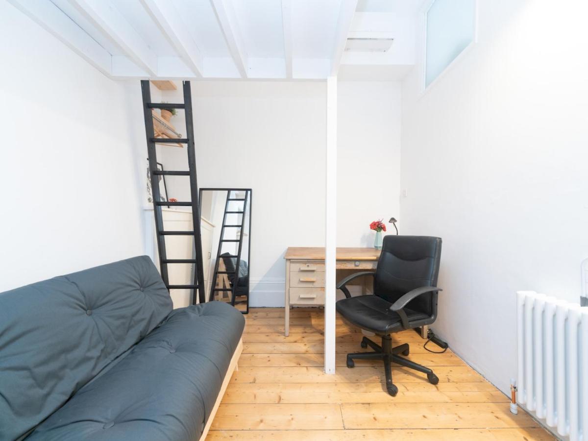 Pass The Keys Rustic And Quirky Flat In Charming Charlton Village Londres Exterior foto