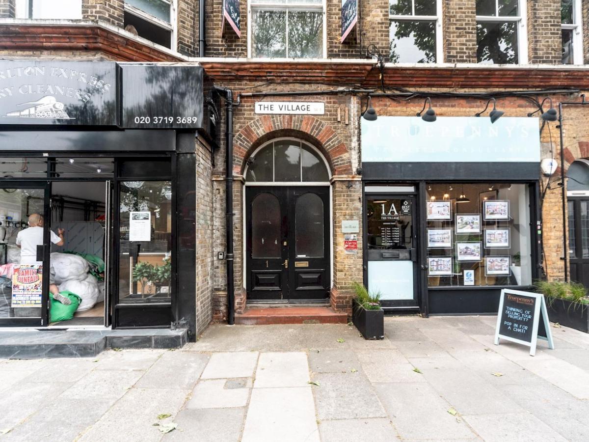 Pass The Keys Rustic And Quirky Flat In Charming Charlton Village Londres Exterior foto