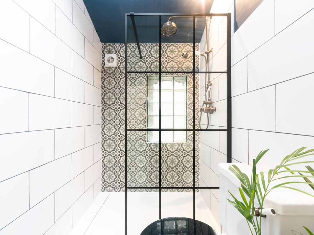 Pass The Keys Rustic And Quirky Flat In Charming Charlton Village Londres Exterior foto